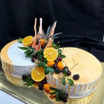 Vasariškas tortas su vaisiais