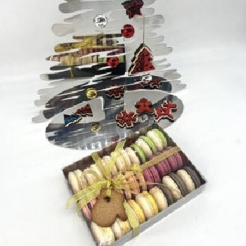 Kalėdinė makarons dėžutė