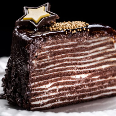 Naktelė - sluoksniuotas šokoladinis tortas