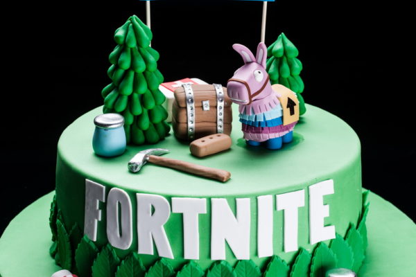 Vaikiškas tortas "Fortnite"