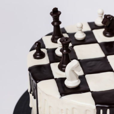 Vaikiškas tortas "Šachmatų lenta"