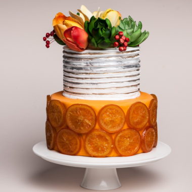 Dviejų aukštų tortas su apelsinų šonais