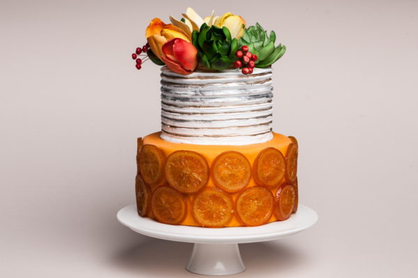 Dviejų aukštų tortas su apelsinų šonais