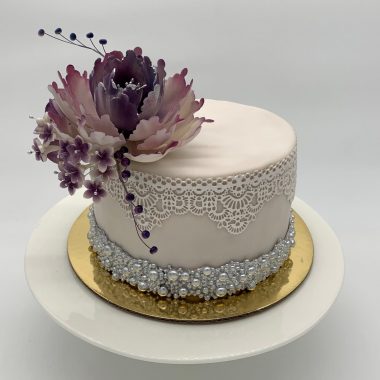 Elegantiškas tortas su gėle
