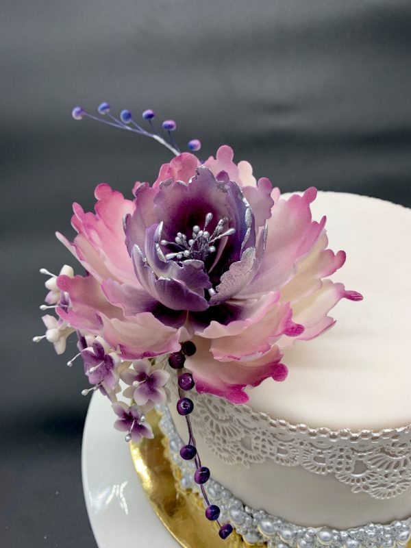 Elegantiškas tortas su gėle