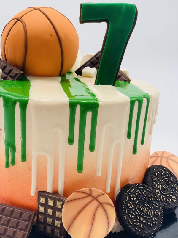 Vaikiškas tortas su krepšinio kamuoliu