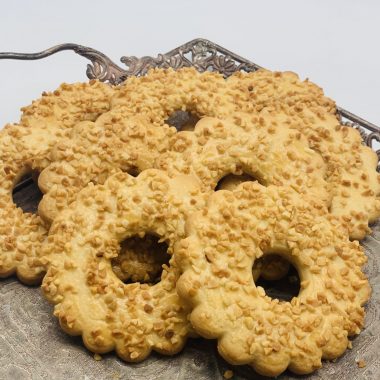 Sausainiai "Trapūs žiedai su riešutais"