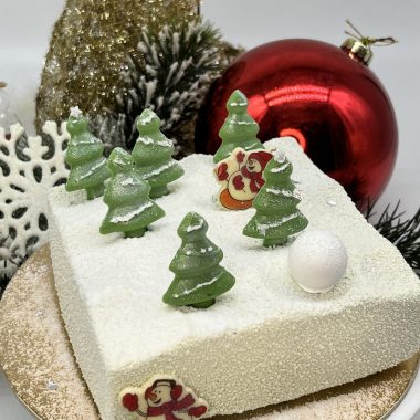 Kalėdinis „Pasiflorų“ tortas su besmegeniais