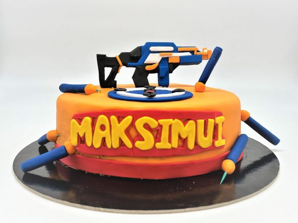 Vaikiškas tortas su šautuvu