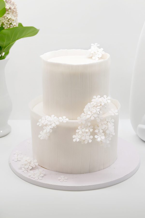 Vestuvinis tortas su smulkiom gėlytėm