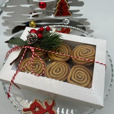 Kalėdinė sausainių dėžutė Su cinamonu